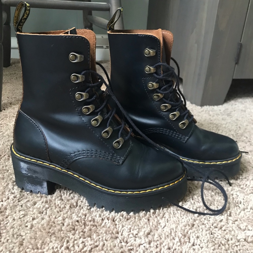 Dr Martens Leona platform boot